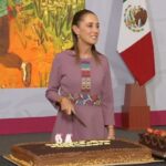 FESTEJAN A LA PRESIDENTA SHEINBAUM EN LA MAÑANERA