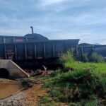 QUÍMICOS SE DERRAMAN AL VOLCARSE TREN EN SONORA