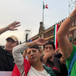 QUITAN VALLAS PARA LLENAR EL ZÓCALO