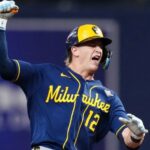 MILWAUKEE A UN JUEGO DE LA GLORIA