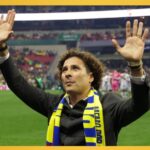 RECIBE GUILLERMO OCHOA EMOTIVO HOMENAJE DEL AMÉRICA