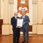 RECIBE SLIM RECONOCIMIENTO DE VISITANTE DISTINGUIDO